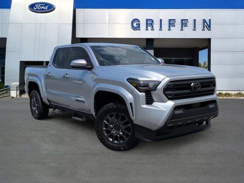 Used 2025 Toyota Tacoma SR5 AWD/4WD image 1