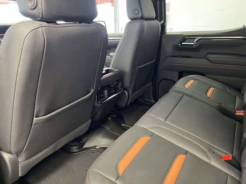 Used 2025 GMC Sierra 1500 AT4 w/ AT4 Premium Package image 17