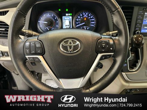 Used 2020 Toyota Sienna XLE image 18