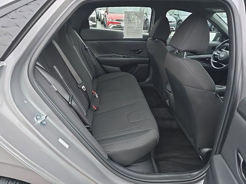 Certified 2025 Hyundai Elantra SEL image 28