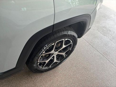 Certified 2024 Jeep Compass Limited AWD/4WD image 5