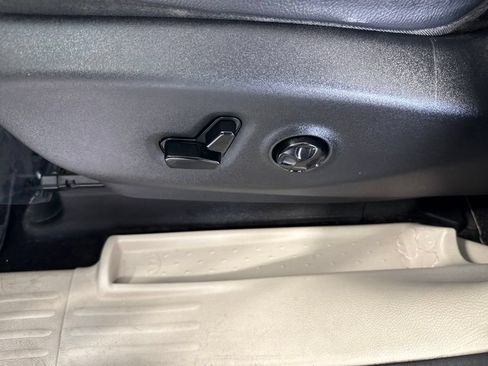 Used 2017 Chrysler Pacifica Touring-L FWD image 14