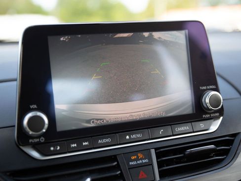 Used 2024 Nissan Altima 2.5 SV image 8