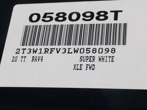 Used 2020 Toyota RAV4 XLE w/ Carpet Mat Package FWD image 27