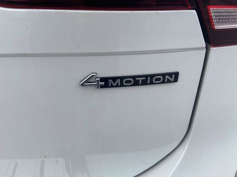 Used 2023 Volkswagen Tiguan SE AWD/4WD image 14