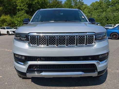New 2023 Jeep Grand Wagoneer Series III AWD/4WD image 9