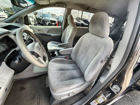 Used 2012 Toyota Sienna LE FWD image 19