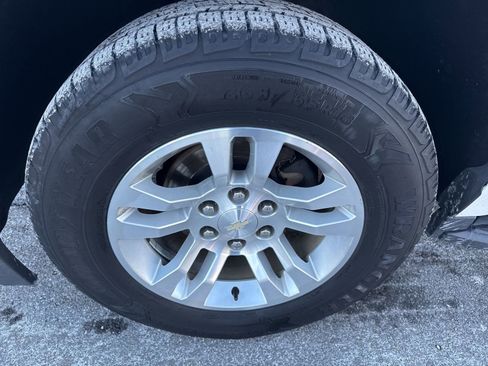 Used 2019 Chevrolet Suburban LT image 11