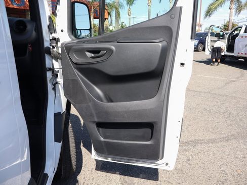 Used 2019 Mercedes-Benz Sprinter 2500 image 40