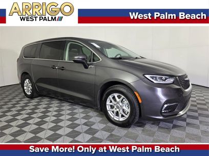 Used 2023 Chrysler Pacifica Touring-L