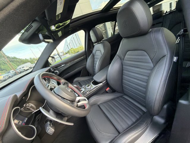 Used 2023 Alfa Romeo Stelvio Estrema AWD/4WD image 15