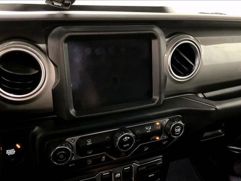 Used 2019 Jeep Wrangler Unlimited Sahara AWD/4WD image 15