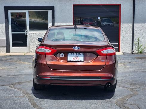 Used 2016 Ford Fusion SE FWD image 8