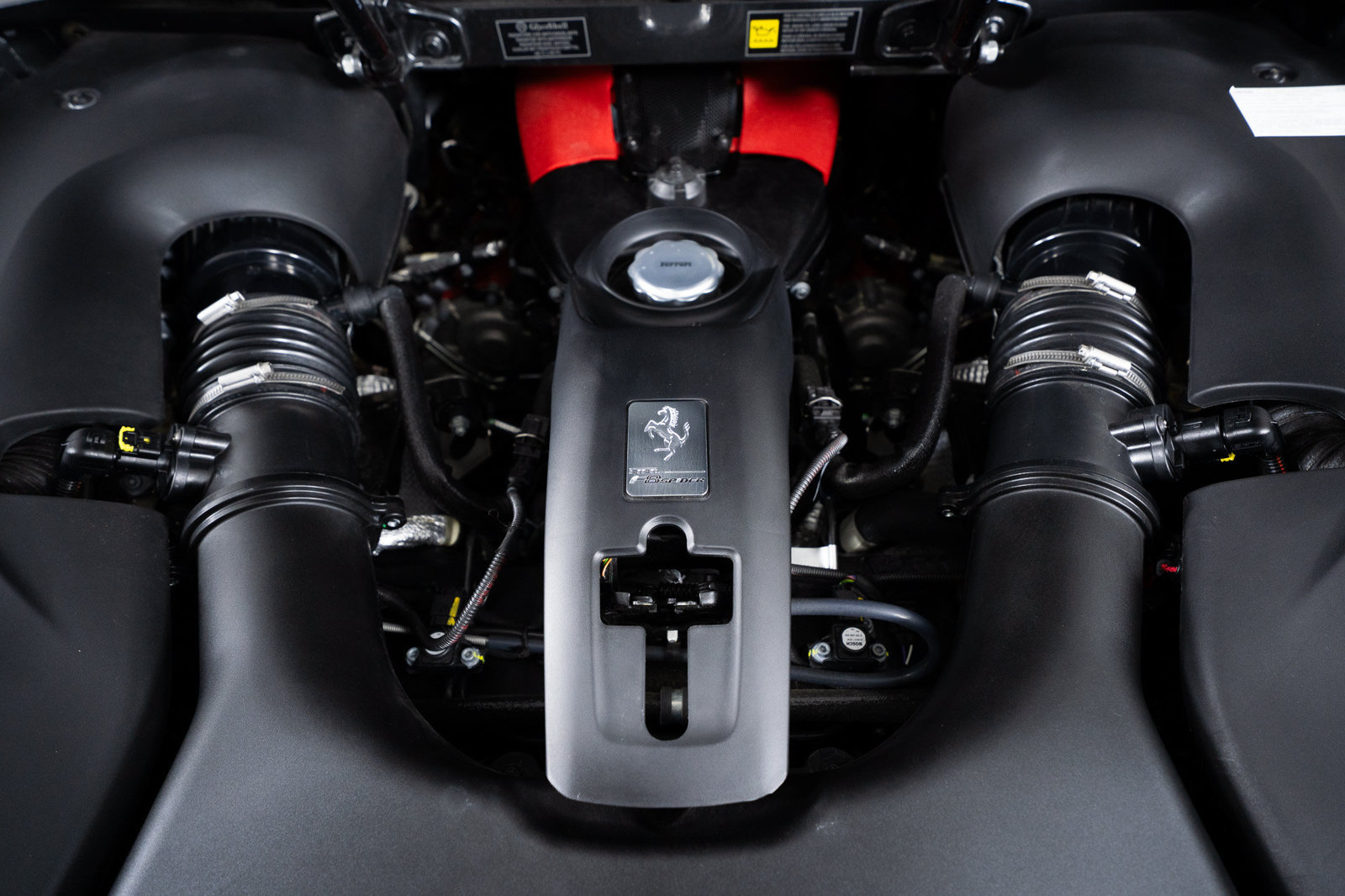 Certified 2021 Ferrari F8 Tributo RWD image 17