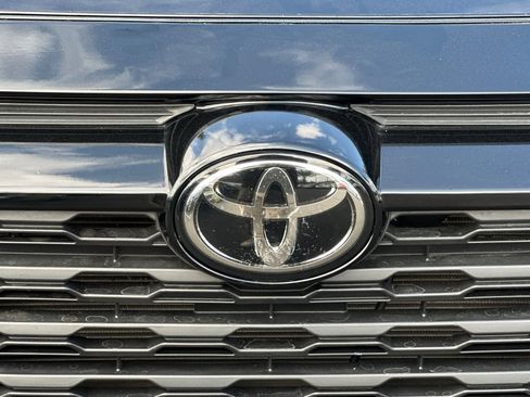 Used 2022 Toyota RAV4 XLE w/ Convenience Package image 38