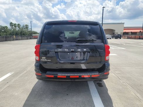 Used 2015 Dodge Grand Caravan SXT w/ Blacktop Package FWD image 7