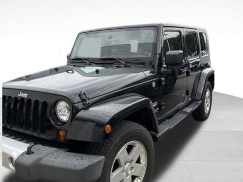 Used 2010 Jeep Wrangler Unlimited Sahara AWD/4WD image 14