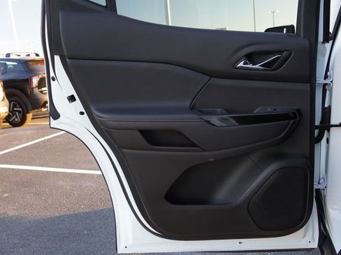 Used 2023 GMC Acadia AT4 w/ Technology Package image 19