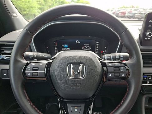 Used 2025 Honda Pilot Black Edition image 19