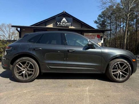 Used 2022 Porsche Macan Base AWD 4dr SUV image 7