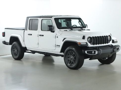 Used 2024 Jeep Gladiator Sport AWD/4WD image 9