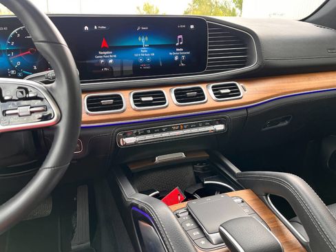 Used 2023 Mercedes-Benz GLE 350 4MATIC w/ Premium Package image 11