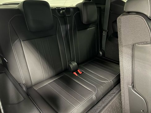 Used 2023 Volkswagen Tiguan SE R-Line image 18