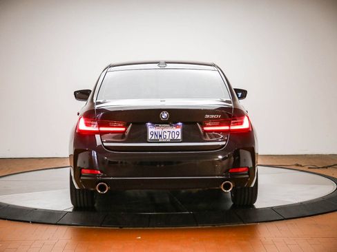 Certified 2024 BMW 330i Sedan w/ Convenience Package RWD image 3