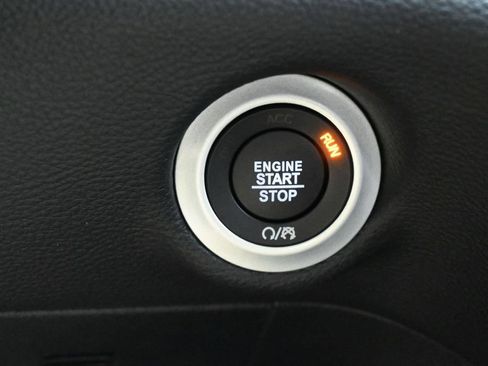 Used 2025 Chrysler Pacifica Select FWD image 22