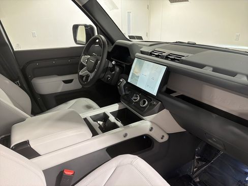 New 2026 Land Rover Defender 110 X-Dynamic SE image 24