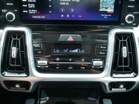 Certified 2023 Kia Sorento SX AWD/4WD image 23