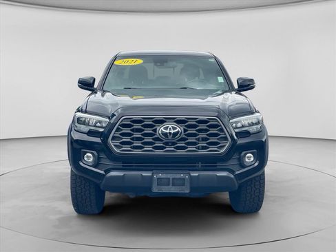 Used 2021 Toyota Tacoma TRD Off-Road w/ TRD Premium Off Road Package AWD/4WD image 2