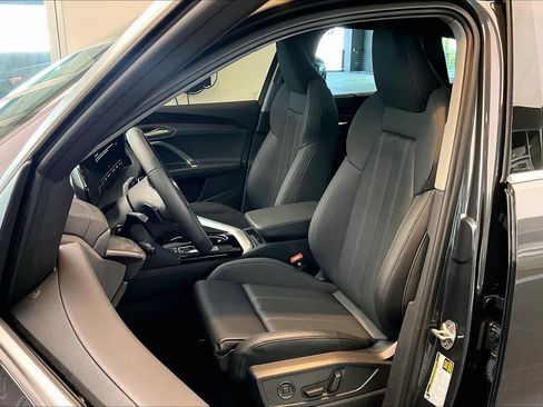 Certified 2025 Audi Q5 Prestige image 7