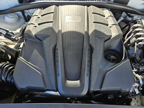 Certified 2023 Porsche Macan S image 30