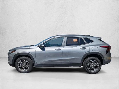 Used 2025 Chevrolet Trax LT image 9