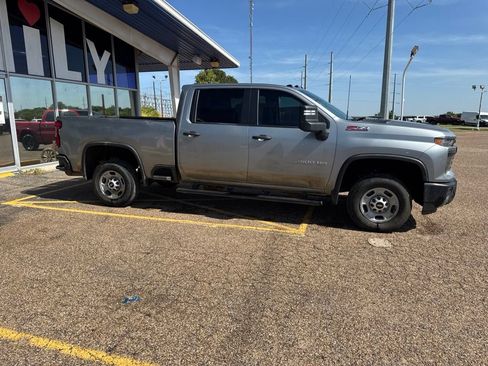 Used 2025 Chevrolet Silverado 2500 W/T w/ WT Convenience Package AWD/4WD image 4