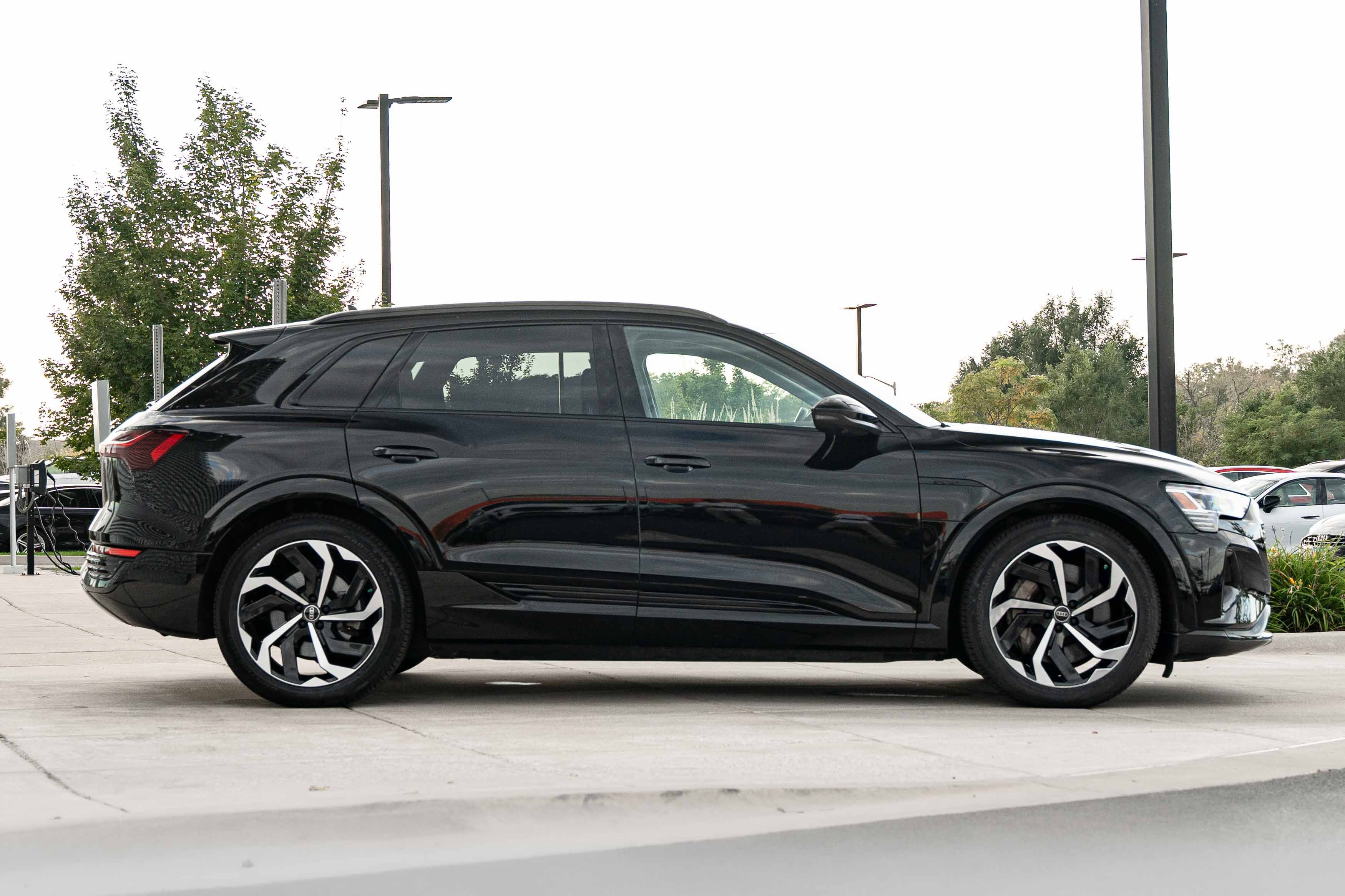 Certified 2024 Audi Q8 e-tron Premium Plus AWD/4WD image 3