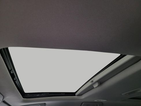 Used 2023 GMC Acadia SLE w/ Driver Convenience Package image 28