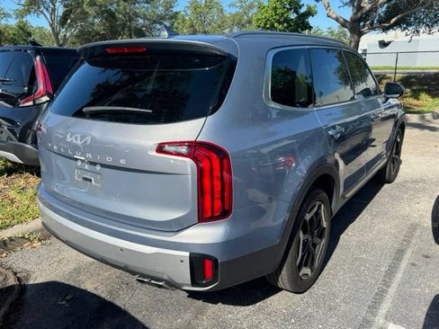 Certified 2024 Kia Telluride S FWD image 3