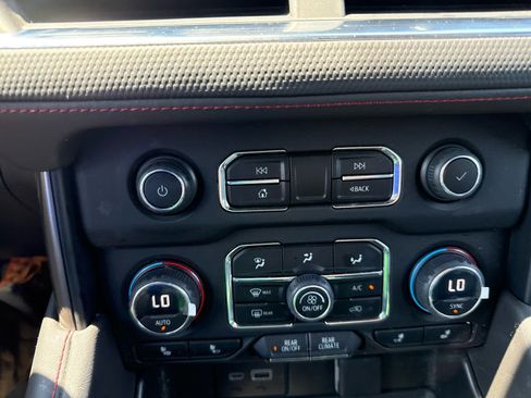 Used 2023 Chevrolet Suburban RST w/ Luxury Package AWD/4WD image 14