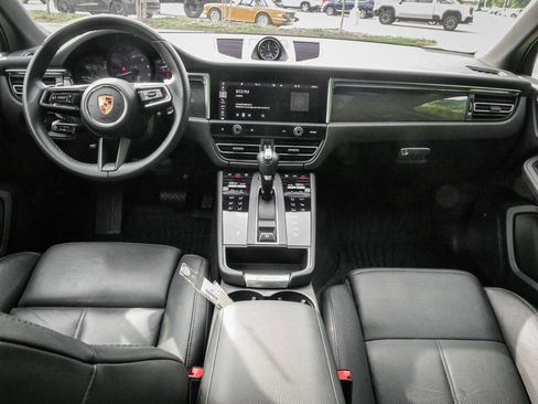 Used 2022 Porsche Macan AWD/4WD image 29