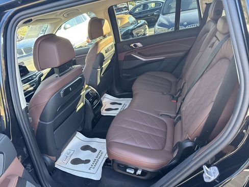 Used 2023 BMW X7 xDrive40i w/ Premium Package image 25