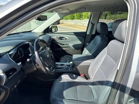 Used 2019 Chevrolet Traverse LT w/ LT Premium Package FWD image 5