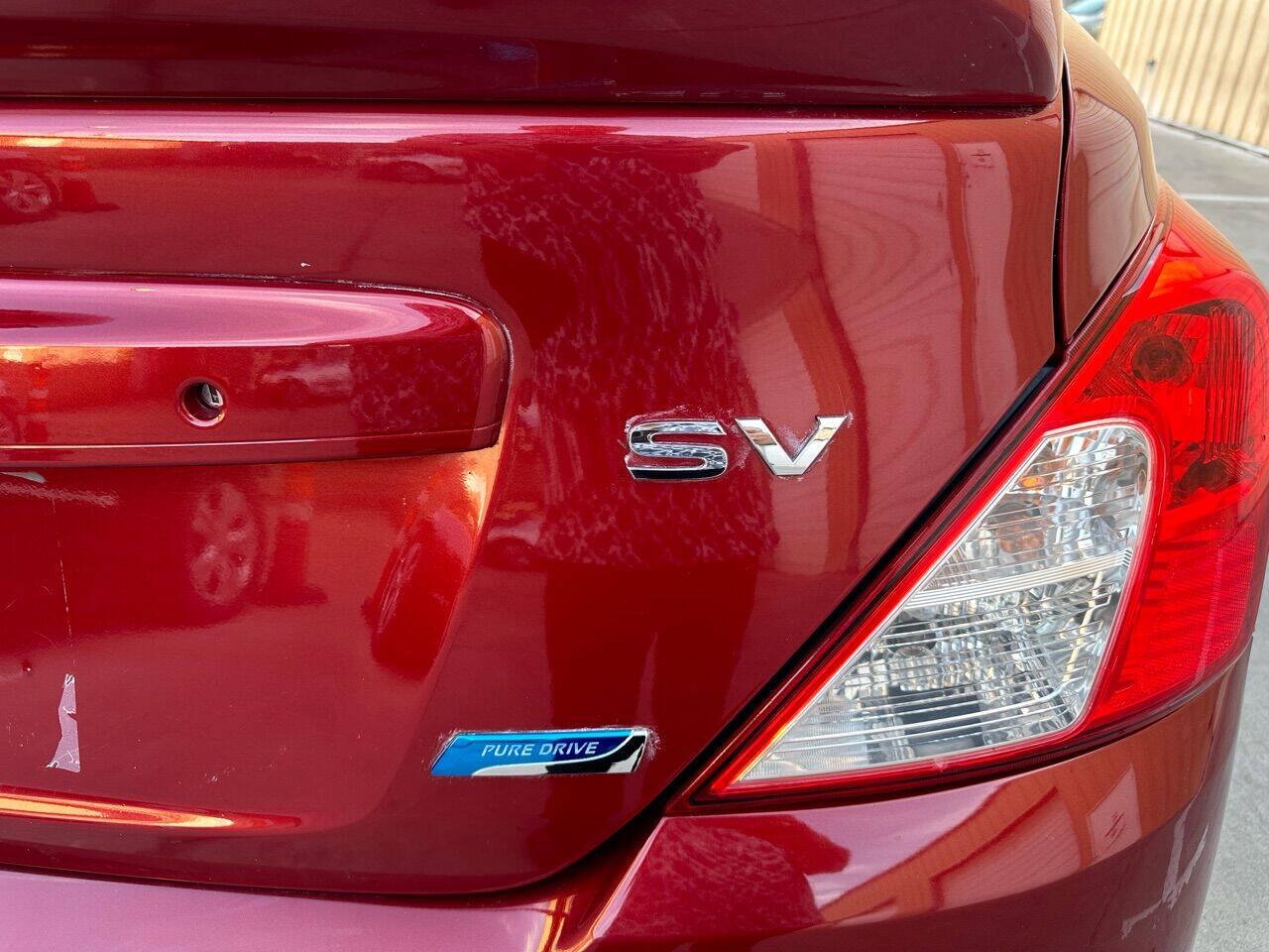 Used 2018 Nissan Versa SV FWD image 6