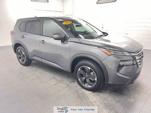 Used 2025 Nissan Rogue SV AWD/4WD image 3