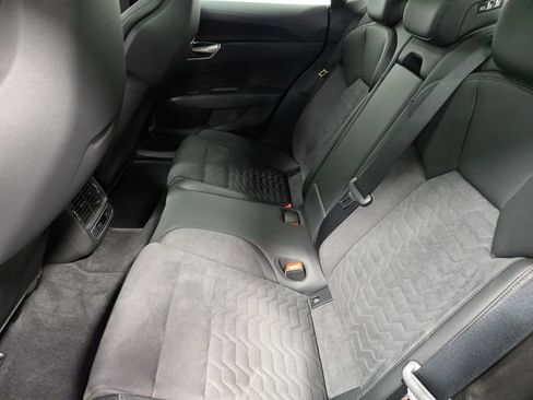 Used 2022 Audi e-tron GT Premium Plus image 31