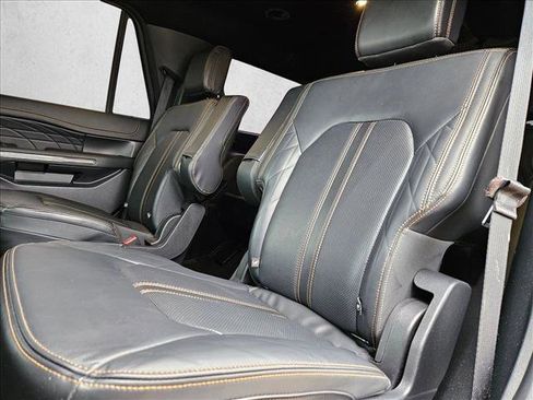 Used 2022 Ford Expedition Platinum image 18
