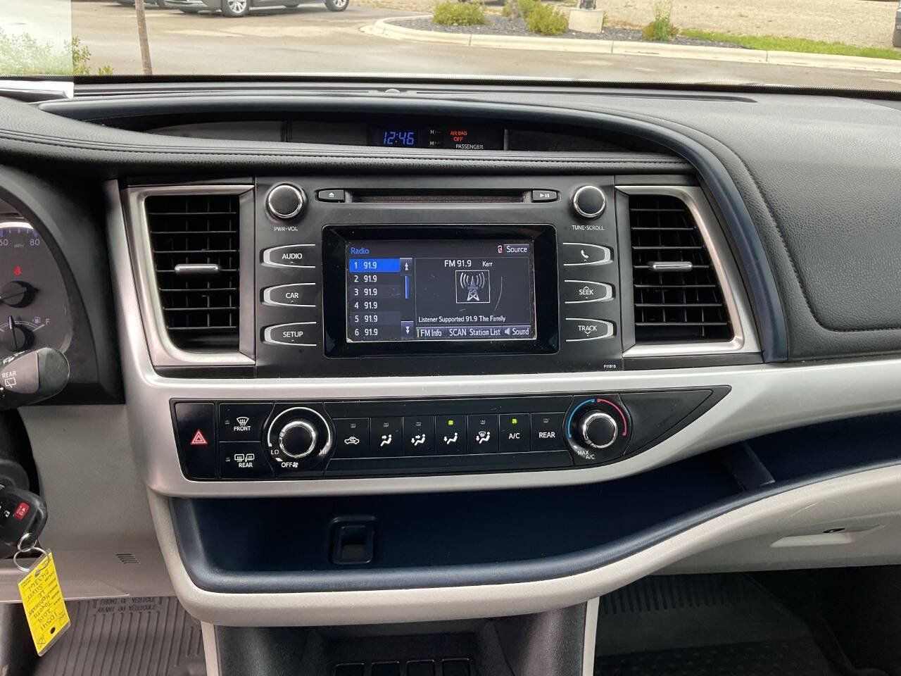 Used 2019 Toyota Highlander LE FWD image 20