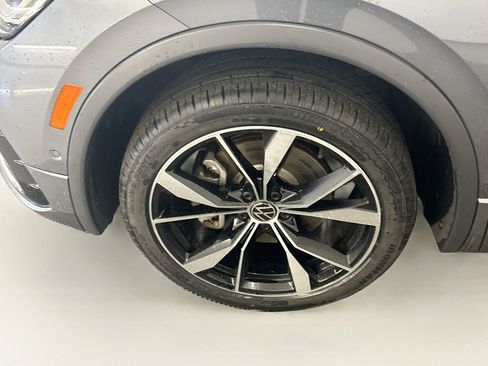 Used 2023 Volkswagen Tiguan SEL R-Line AWD/4WD image 11
