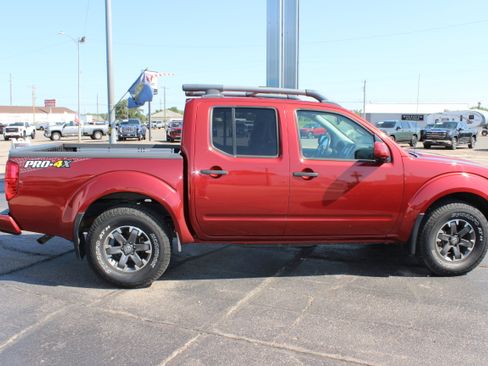 Used 2020 Nissan Frontier PRO-4X image 3